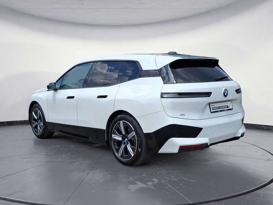 BMW iX - Imagem 4