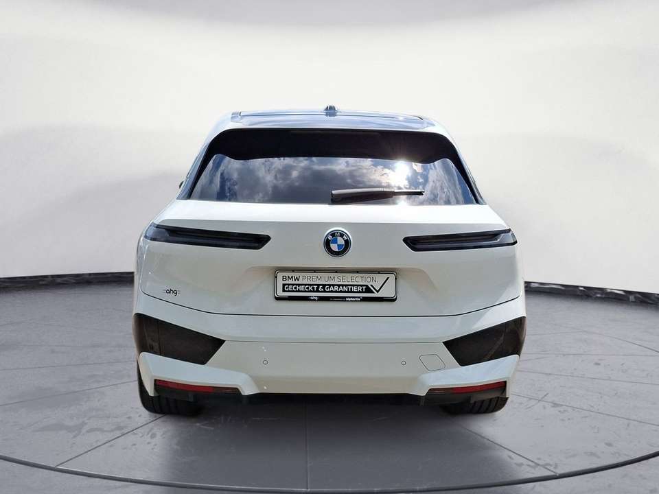 BMW iX - Imagem 5