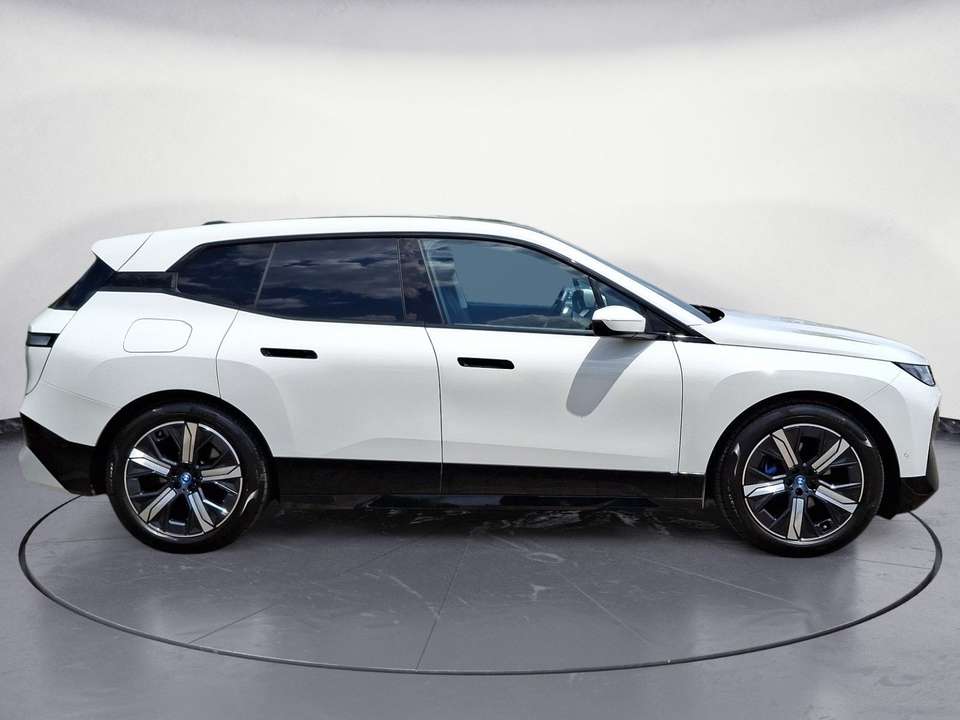 BMW iX - Imagem 6