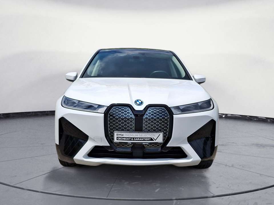 BMW iX - Imagem 7