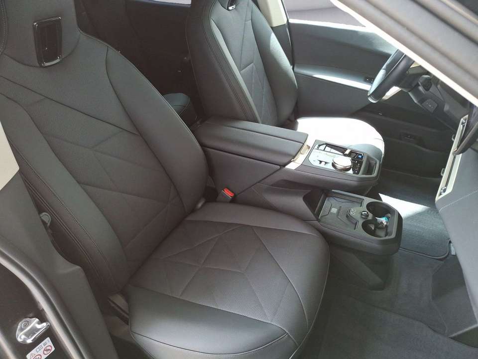 BMW iX - Imagem 9