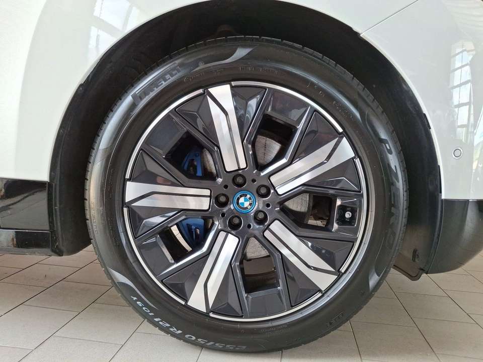 BMW iX - Imagem 12