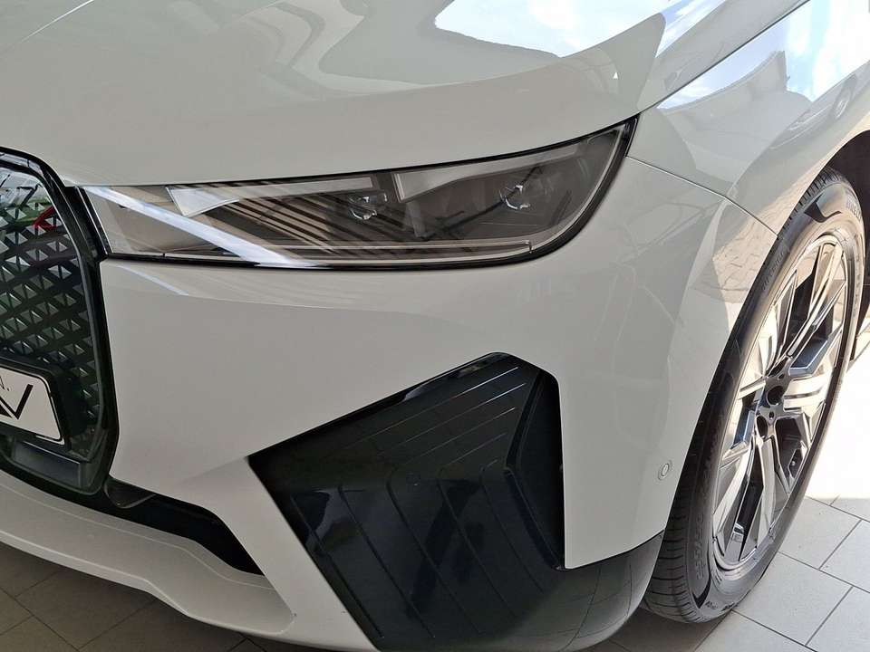 BMW iX - Imagem 13