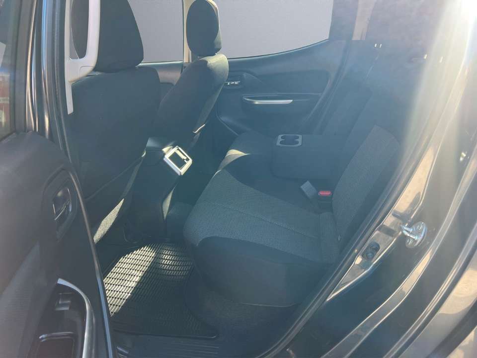 Mitsubishi L200 - Imagem 12
