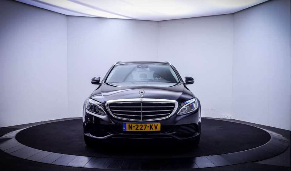 Mercedes-Benz C 180 - Imagem 2