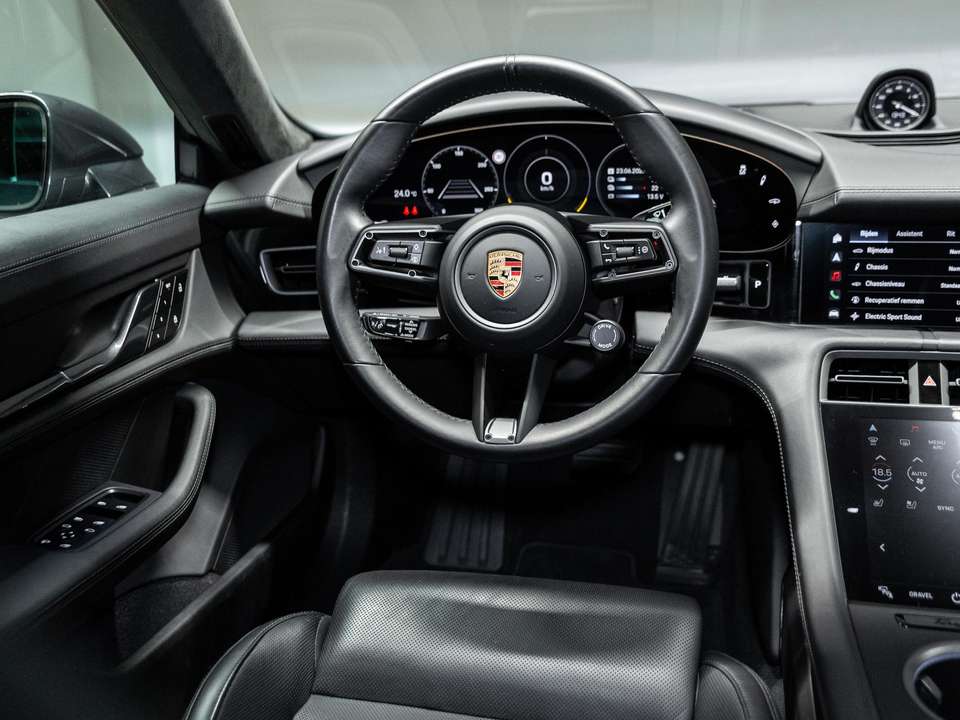 Porsche Taycan - Imagem 9