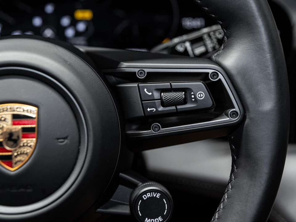 Porsche Taycan - Imagem 10