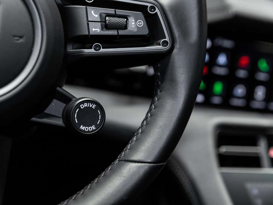 Porsche Taycan - Imagem 12