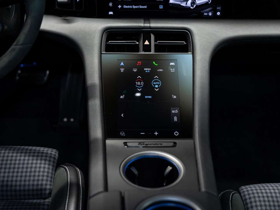 Porsche Taycan - Imagem 12