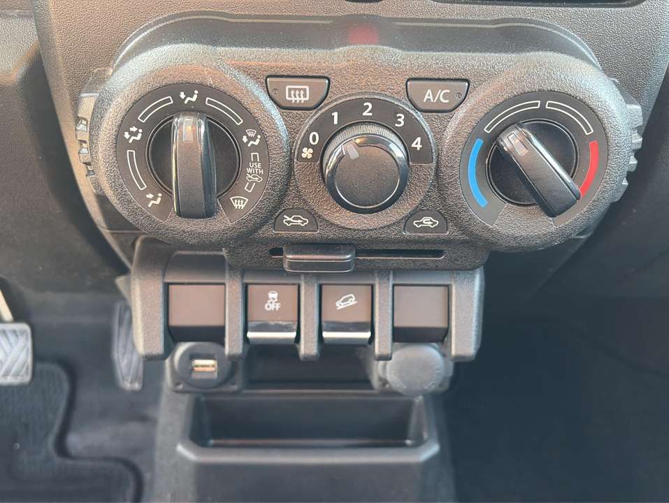 Suzuki Jimny - Imagem 6