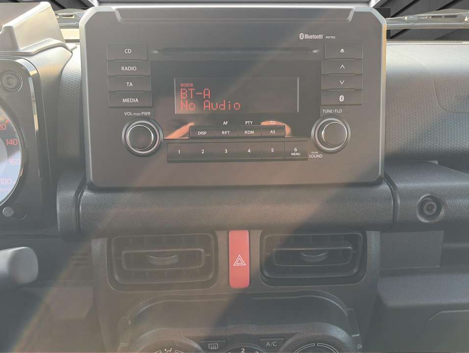 Suzuki Jimny - Imagem 8