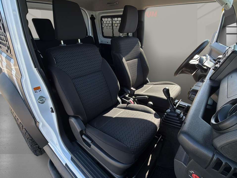Suzuki Jimny - Imagem 12