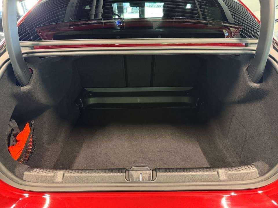 Mercedes-Benz EQE 300 - Imagem 8