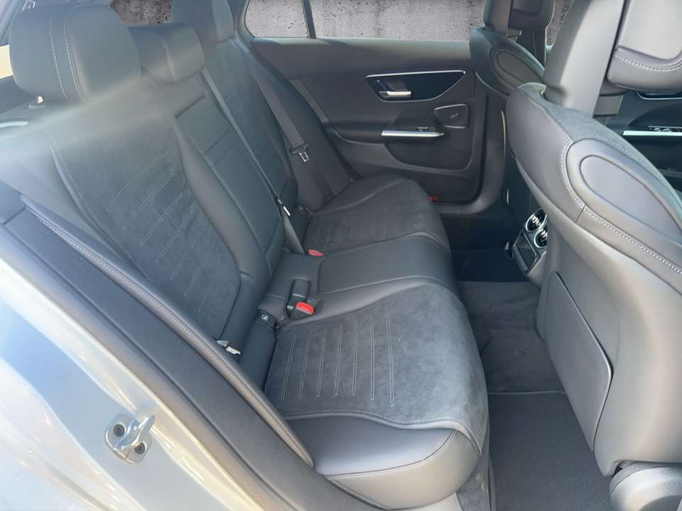 Mercedes-Benz C 300 - Imagem 12