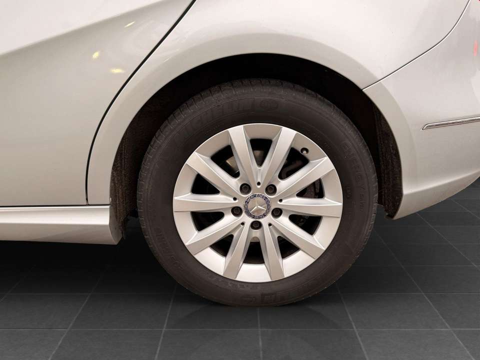 Mercedes-Benz B 180 - Imagem 6