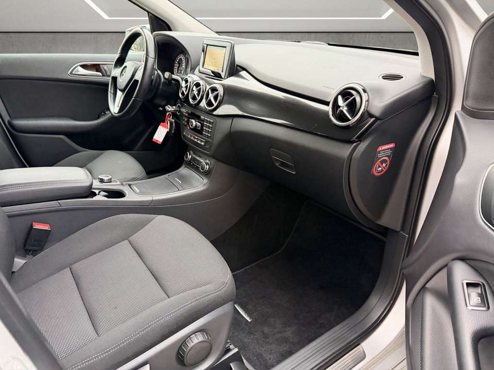 Mercedes-Benz B 180 - Imagem 12