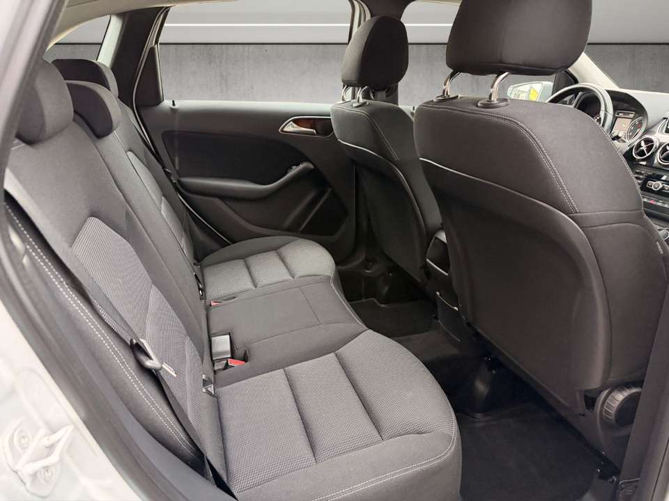 Mercedes-Benz B 180 - Imagem 13