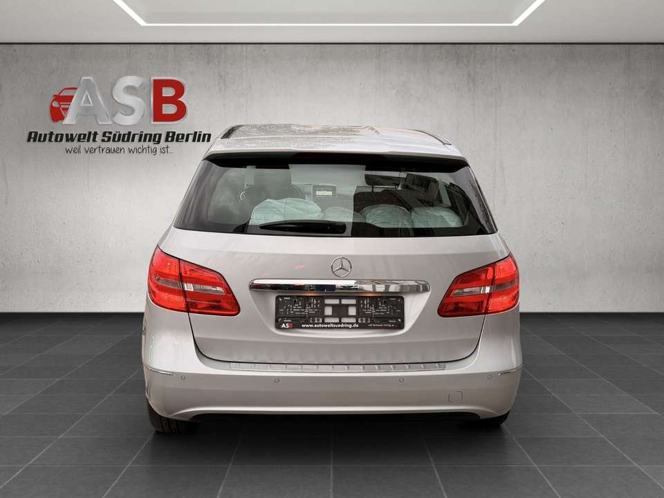 Mercedes-Benz B 180 - Imagem 14