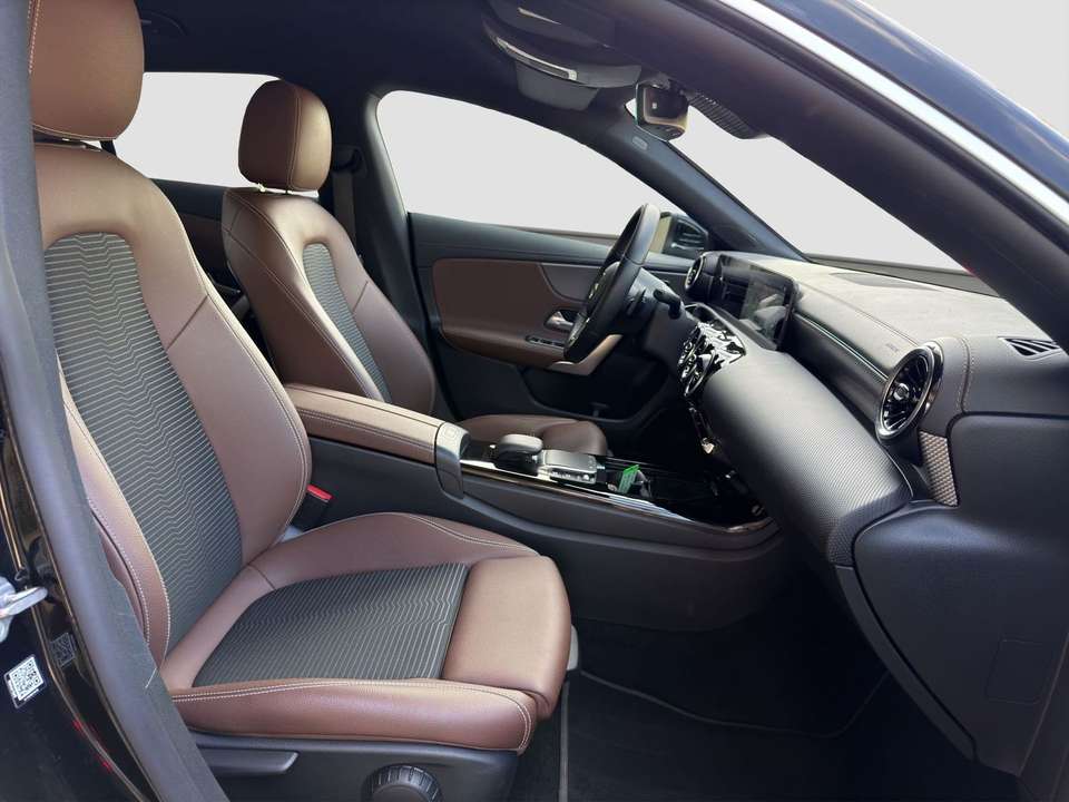 Mercedes-Benz CLA 180 - Imagem 12