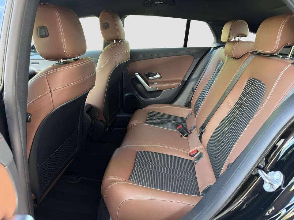 Mercedes-Benz CLA 180 - Imagem 13