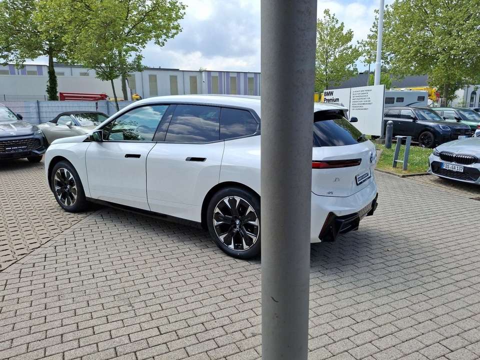 BMW iX - Imagem 5