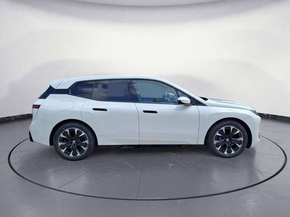 BMW iX - Imagem 6