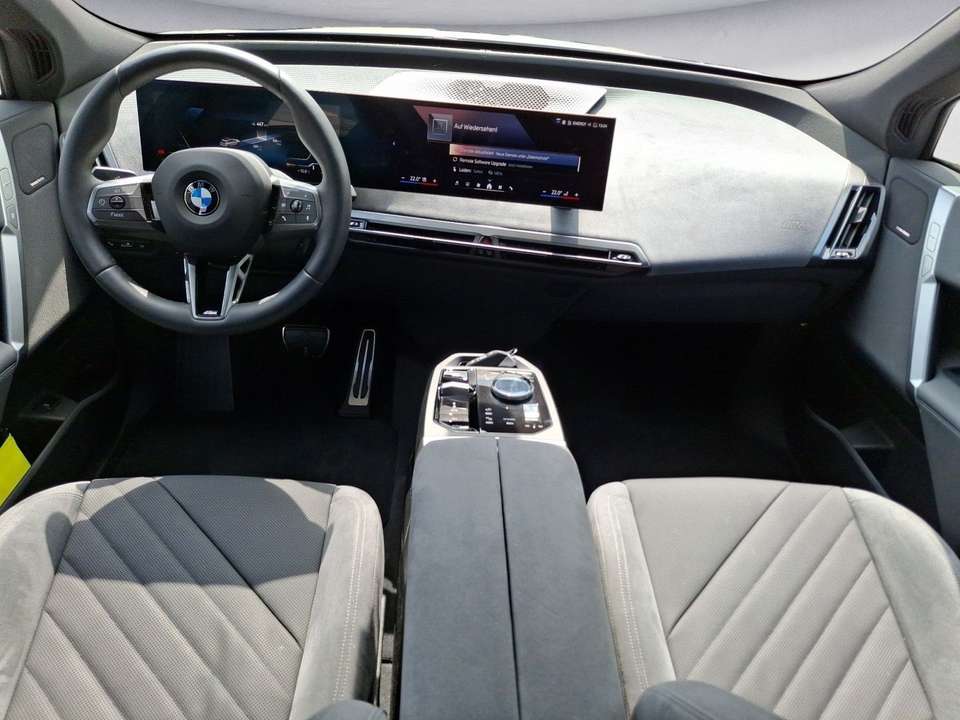 BMW iX - Imagem 11