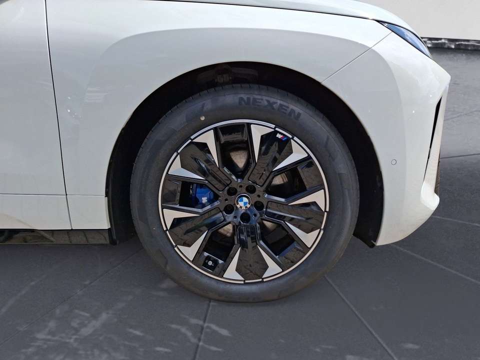 BMW iX - Imagem 12