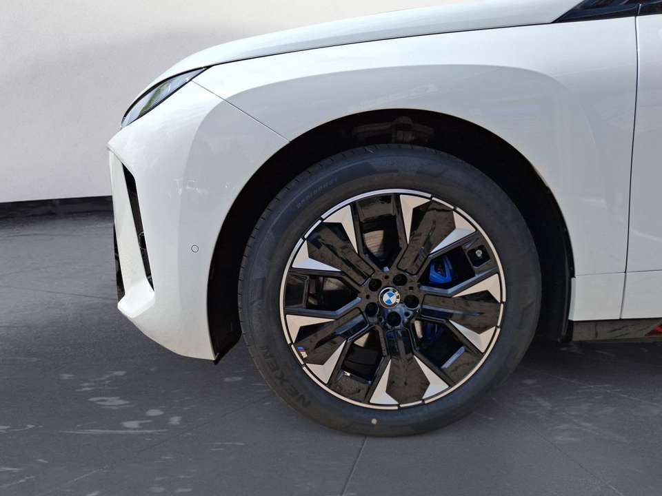 BMW iX - Imagem 13