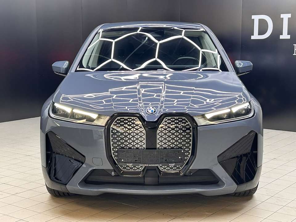 BMW iX - Imagem 2