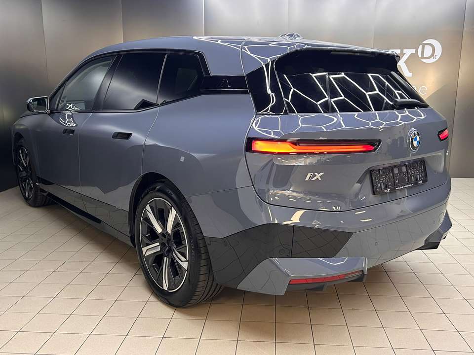 BMW iX - Imagem 5