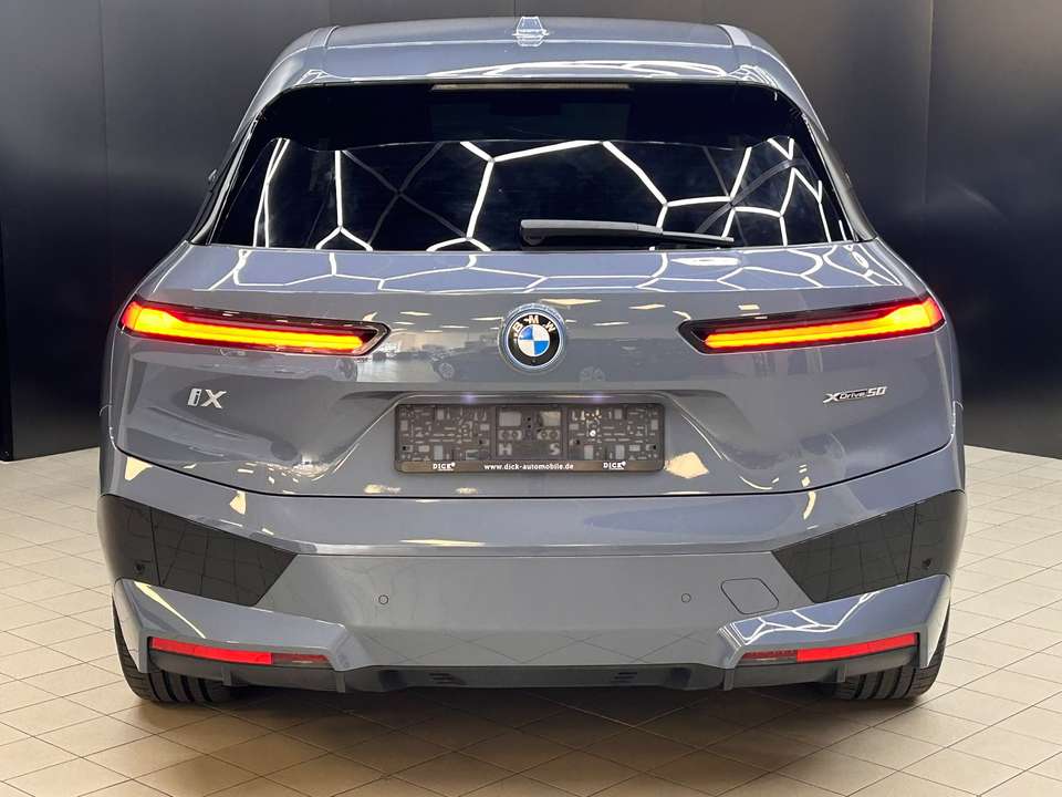BMW iX - Imagem 6