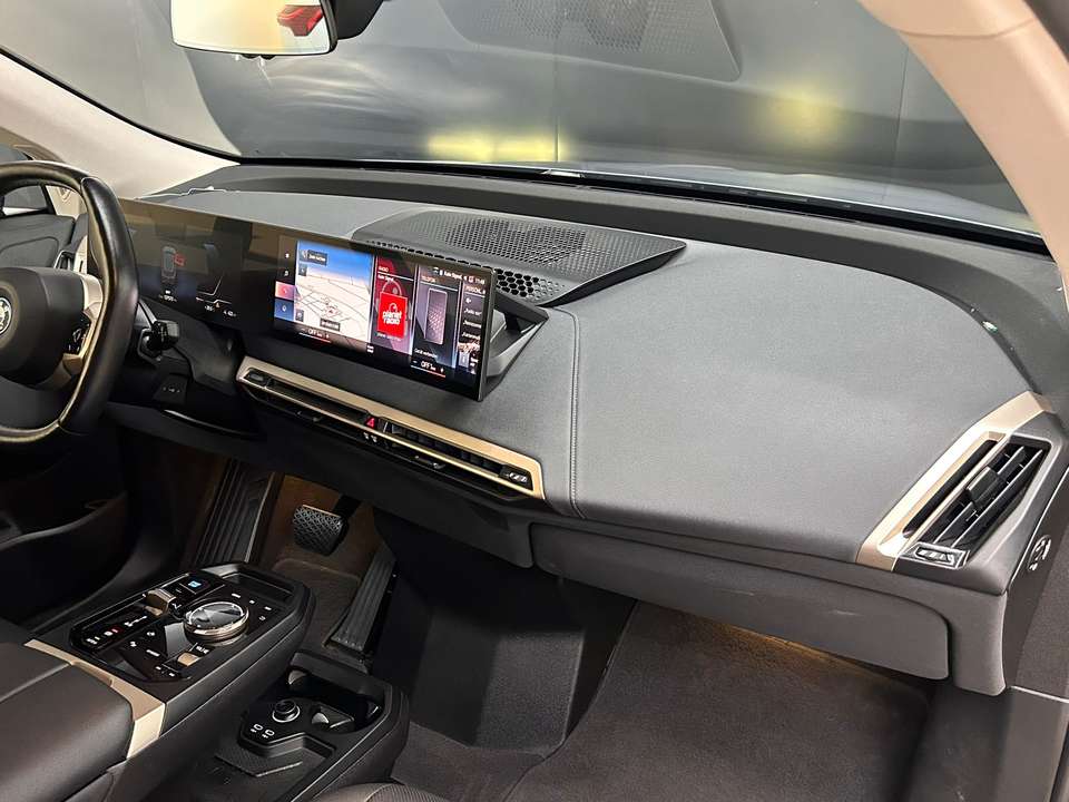 BMW iX - Imagem 14