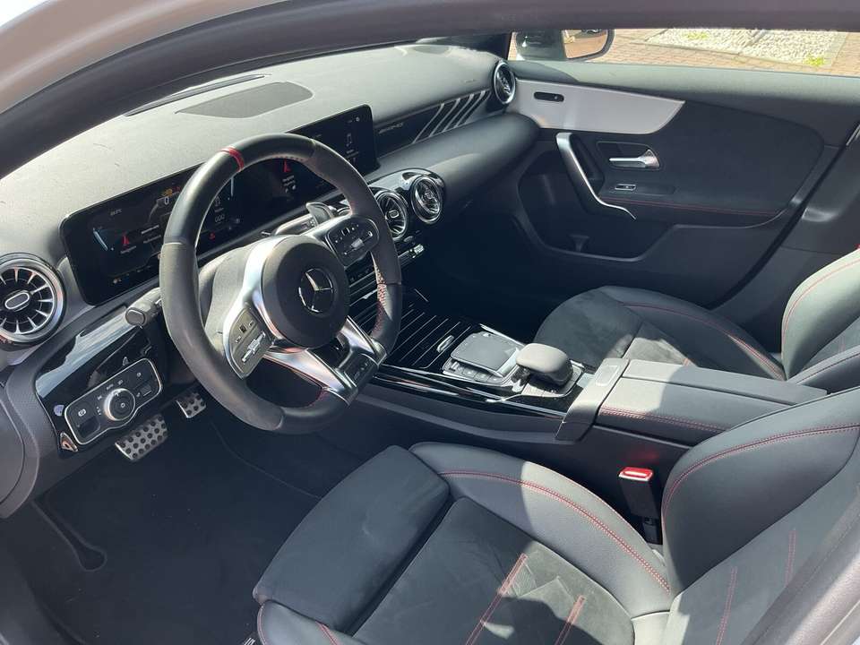 Mercedes-Benz A 35 AMG - Imagem 9