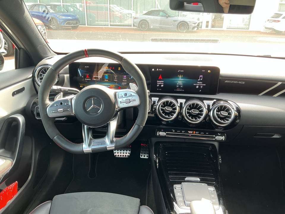 Mercedes-Benz A 35 AMG - Imagem 11