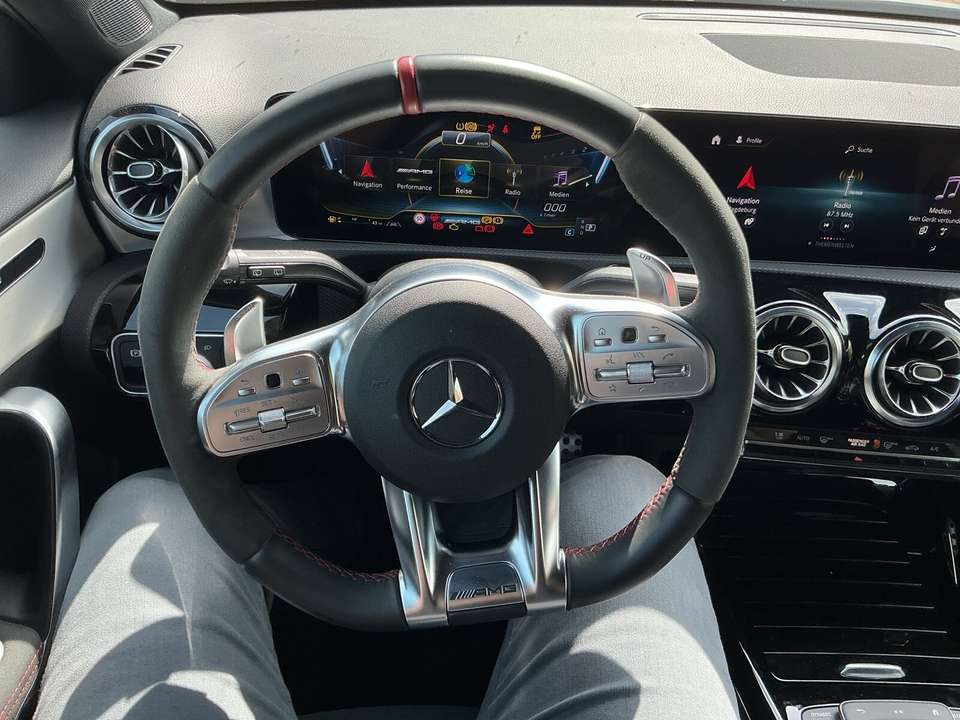 Mercedes-Benz A 35 AMG - Imagem 13