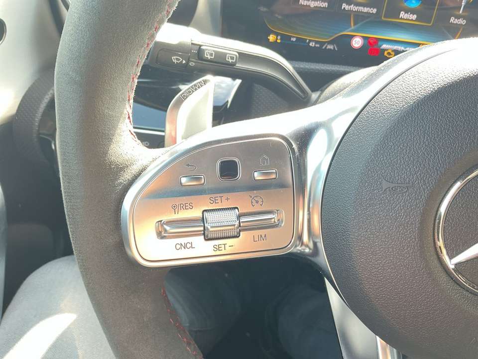 Mercedes-Benz A 35 AMG - Imagem 14