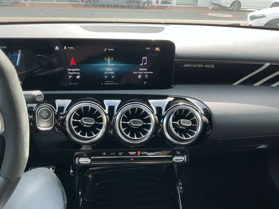 Mercedes-Benz A 35 AMG - Imagem 15