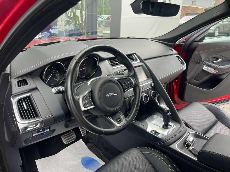 Jaguar E-Pace - Imagem 8