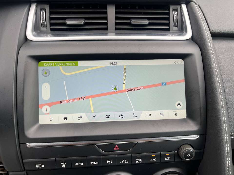 Jaguar E-Pace - Imagem 12