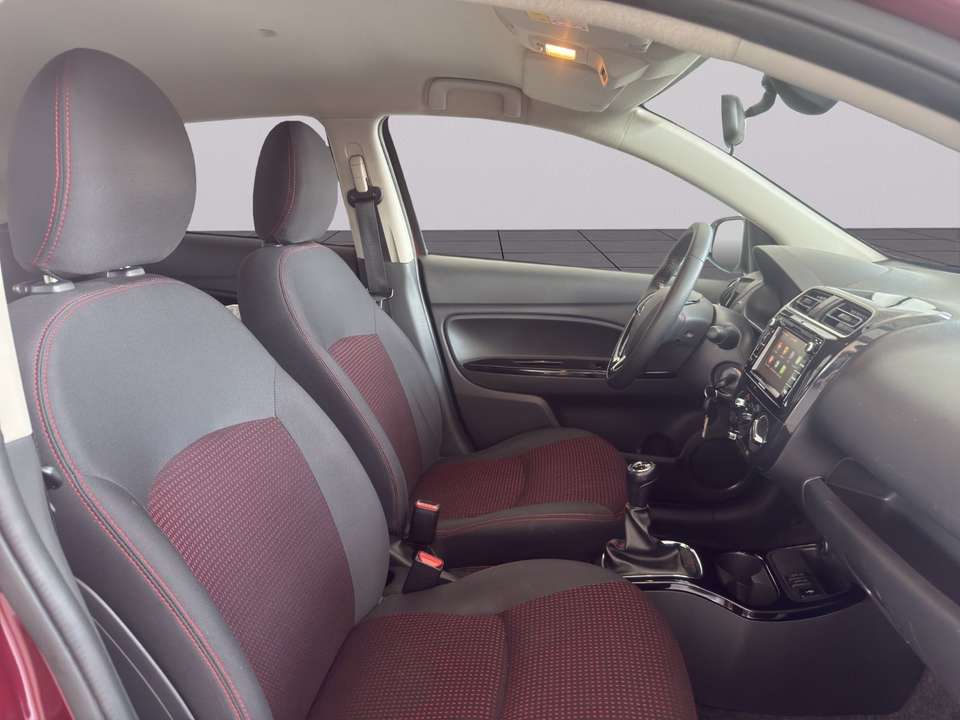 Mitsubishi Space Star - Imagem 13