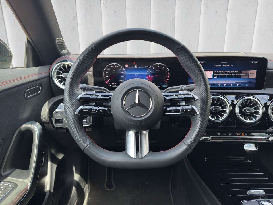 Mercedes-Benz CLA 180 - Imagem 10