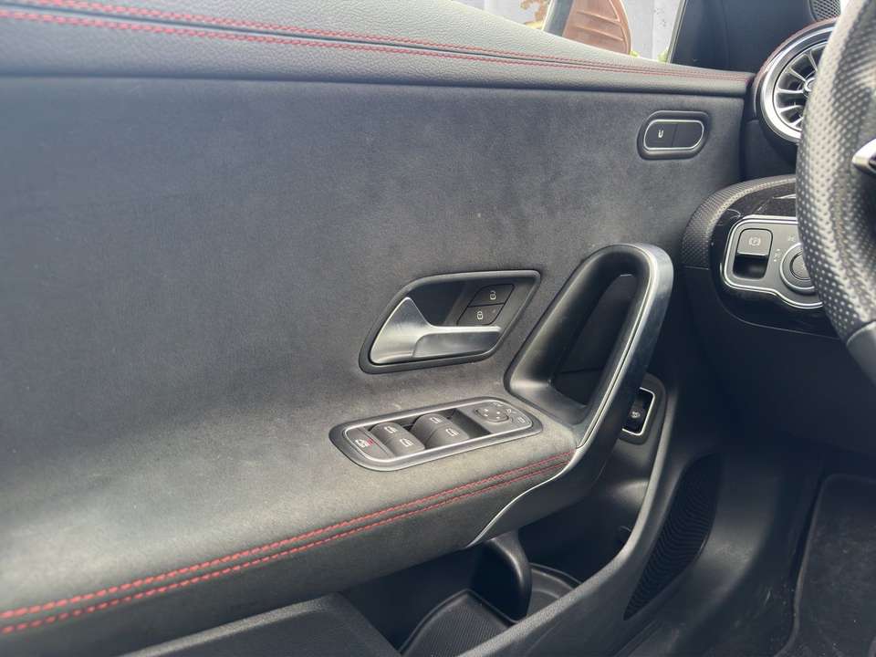 Mercedes-Benz CLA 200 - Imagem 12