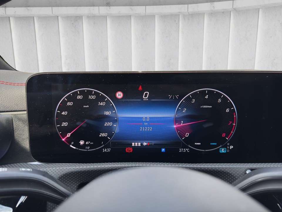 Mercedes-Benz CLA 180 - Imagem 11