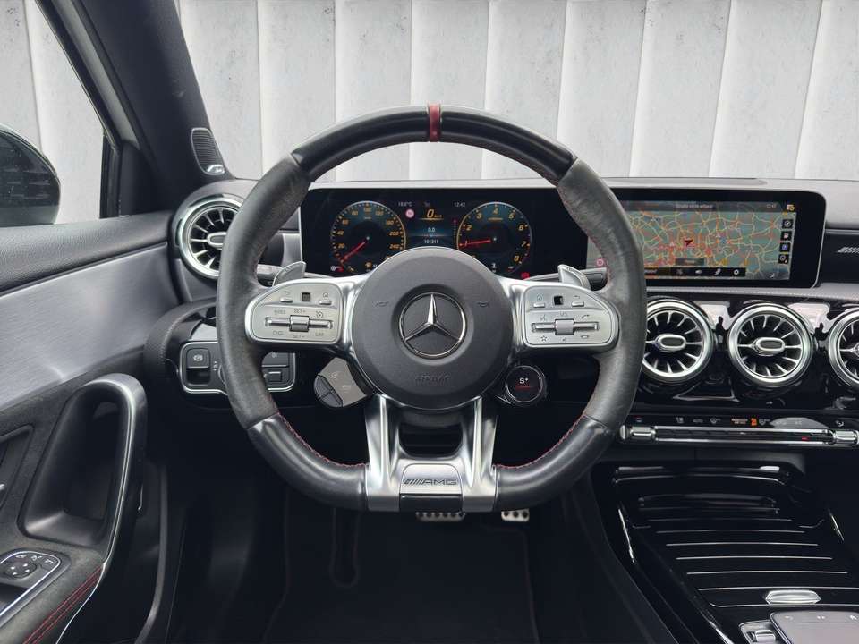 Mercedes-Benz A 35 AMG - Imagem 10