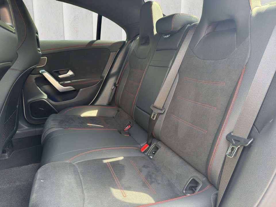 Mercedes-Benz CLA 180 - Imagem 13