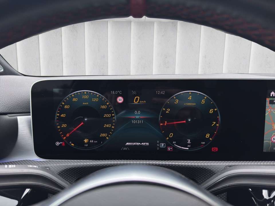 Mercedes-Benz A 35 AMG - Imagem 11