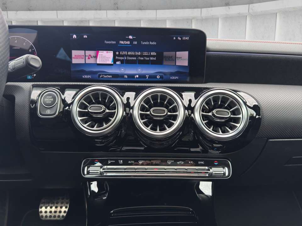 Mercedes-Benz CLA 200 - Imagem 15