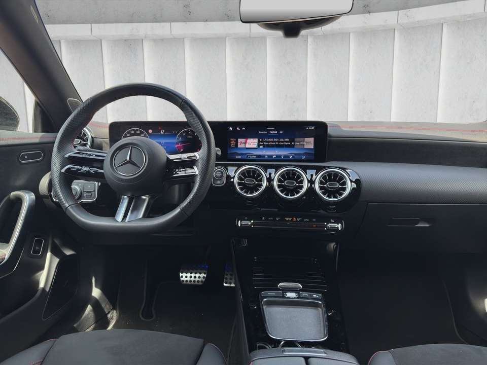 Mercedes-Benz CLA 180 - Imagem 14