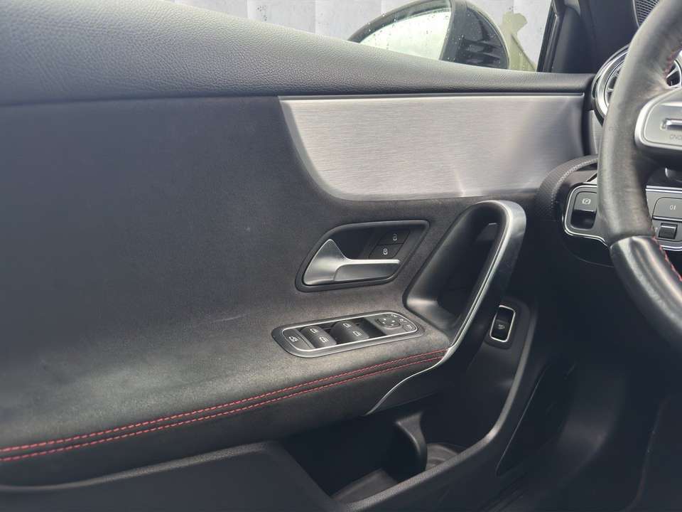 Mercedes-Benz A 35 AMG - Imagem 12